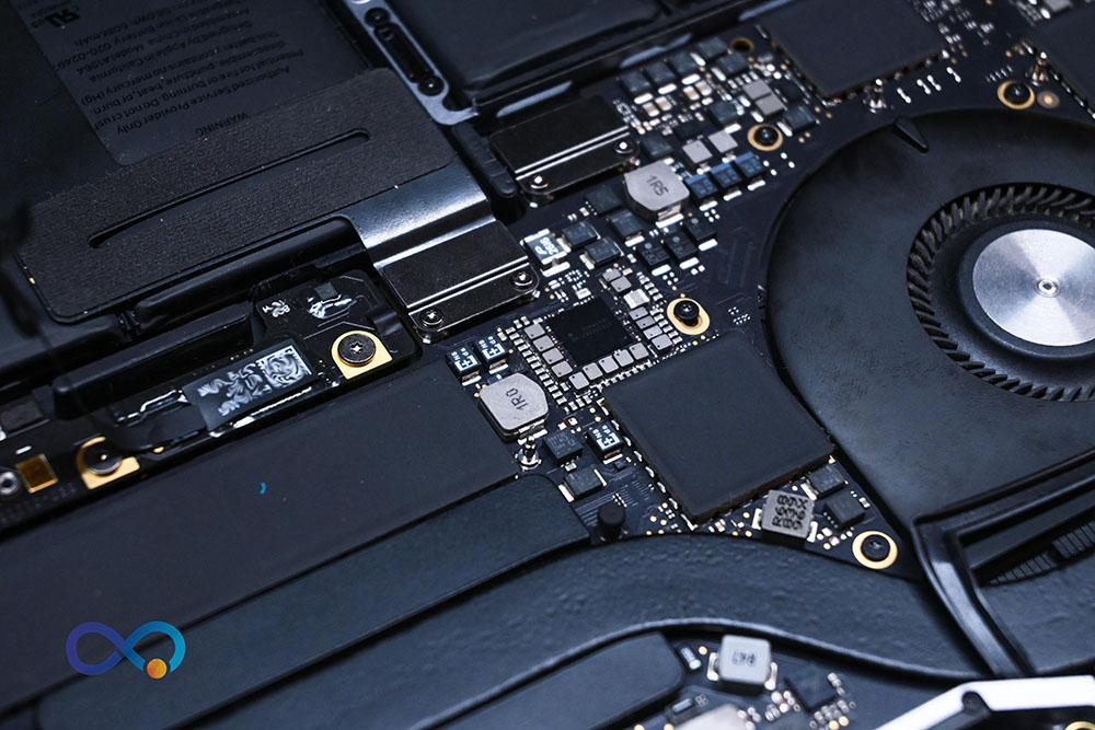 Laptop Motherboard Inspection at Hardcom Solution